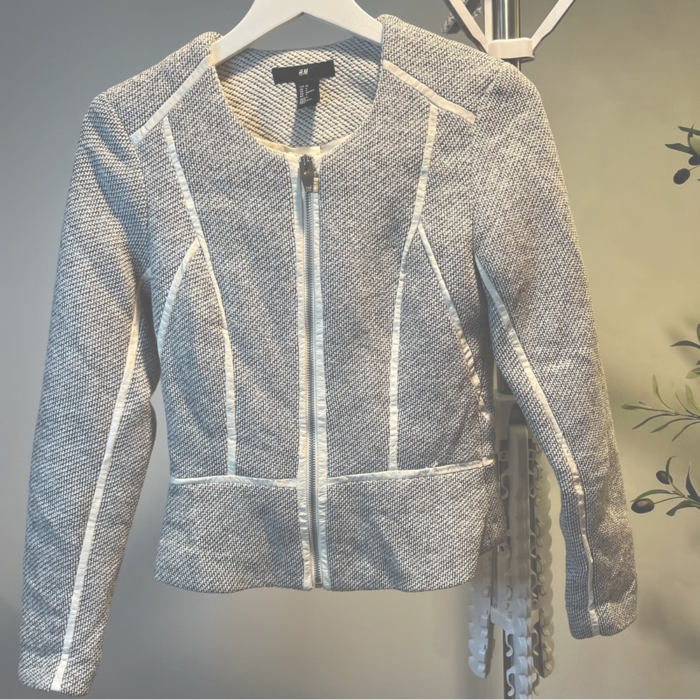 Fitted zip up blazer :  cream, tweed size XS